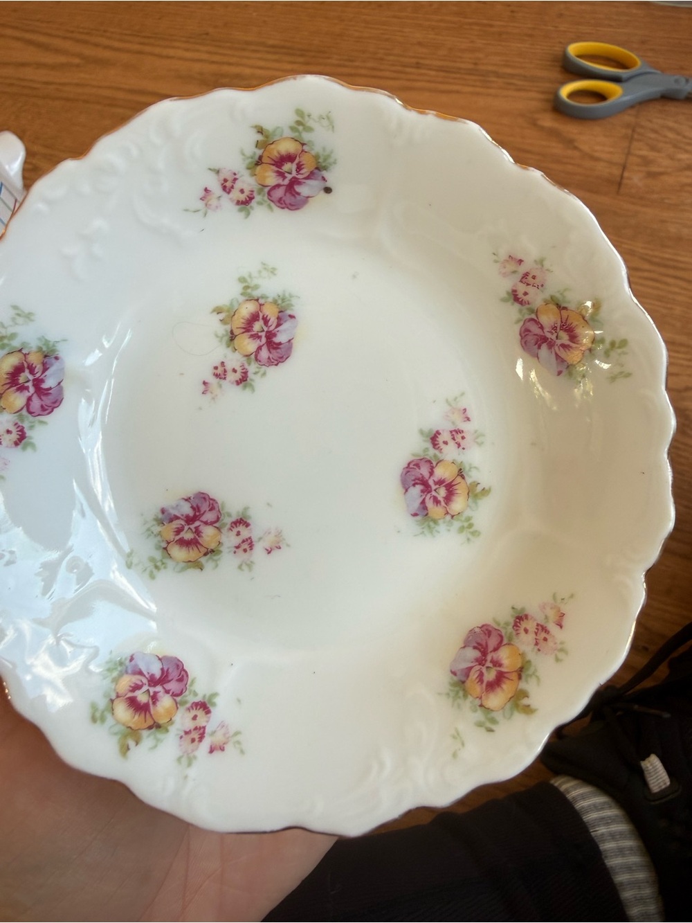 Set of 2 O & EG Royal Austria porcelain floral bowls - Picture 2 of 5